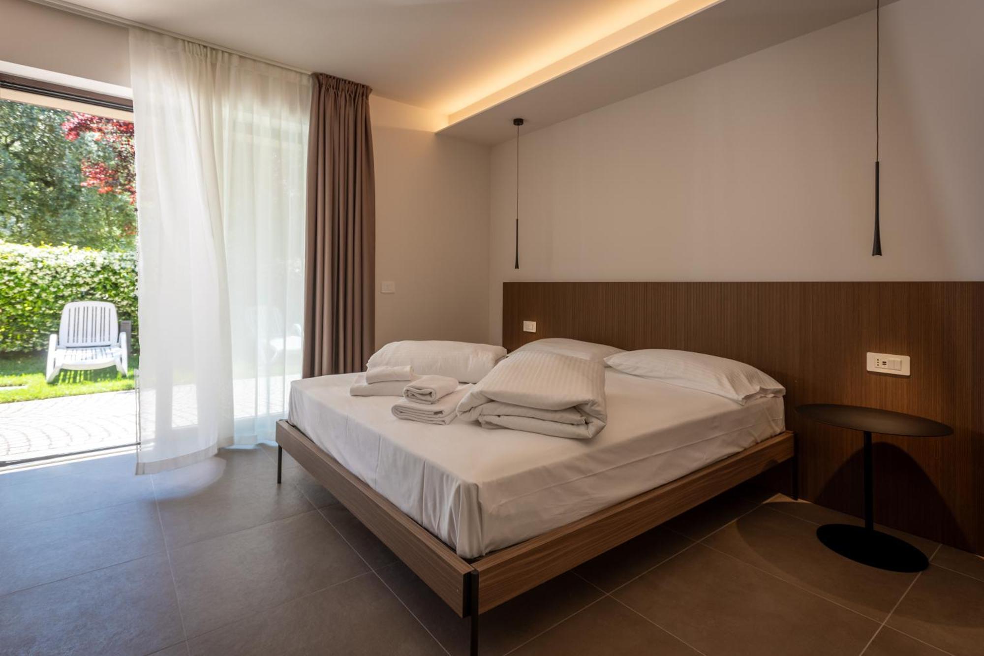 Paradise Aparthotel 3*