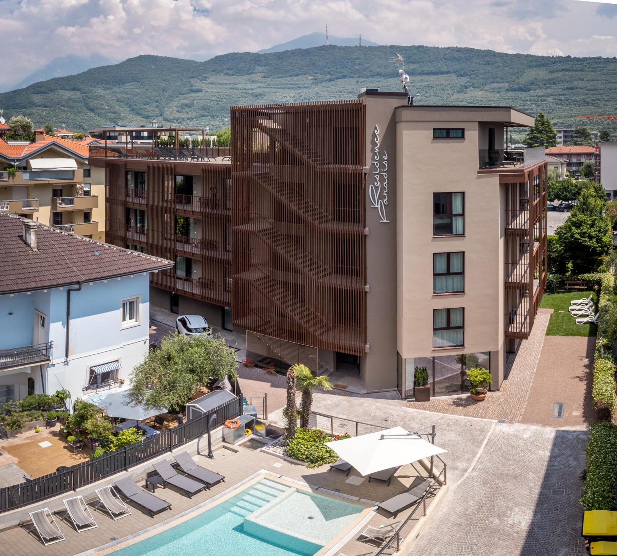Paradise Aparthotel 3*