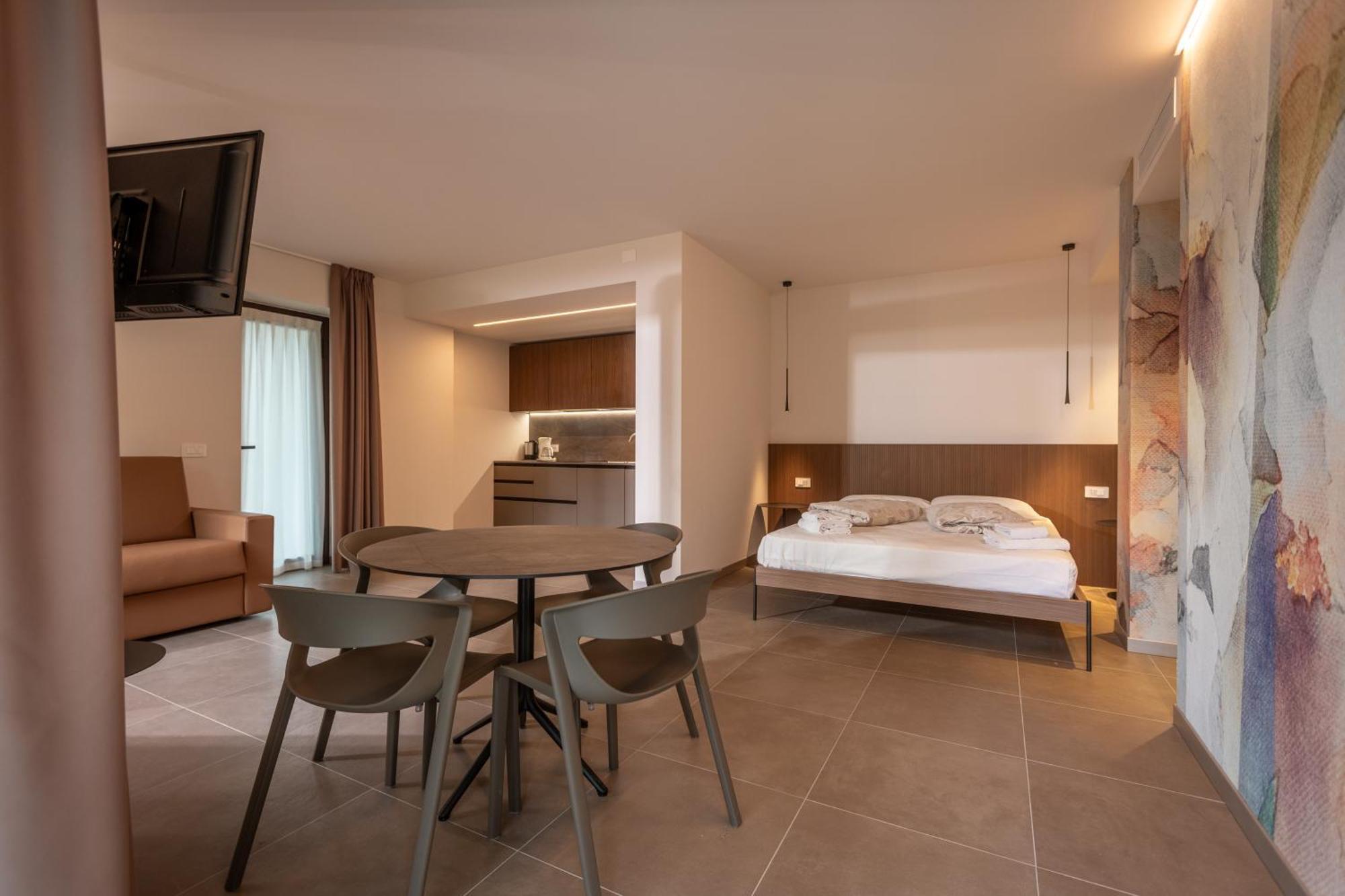 Paradise Aparthotel